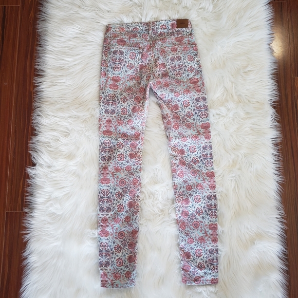 BDG Floral High Rise Cigarette Ankle Jeans - Picture 7 of 13